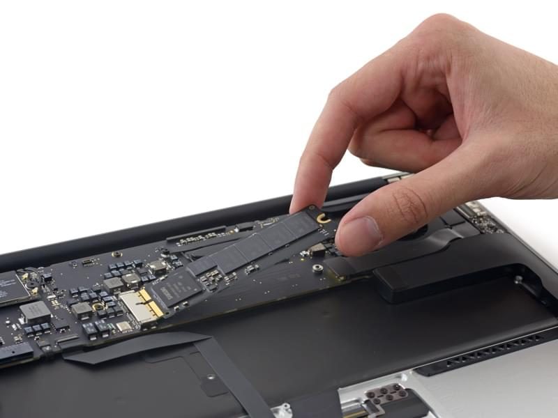 Nâng cấp thay ổ cứng cho Macbook Air nhanh chóng